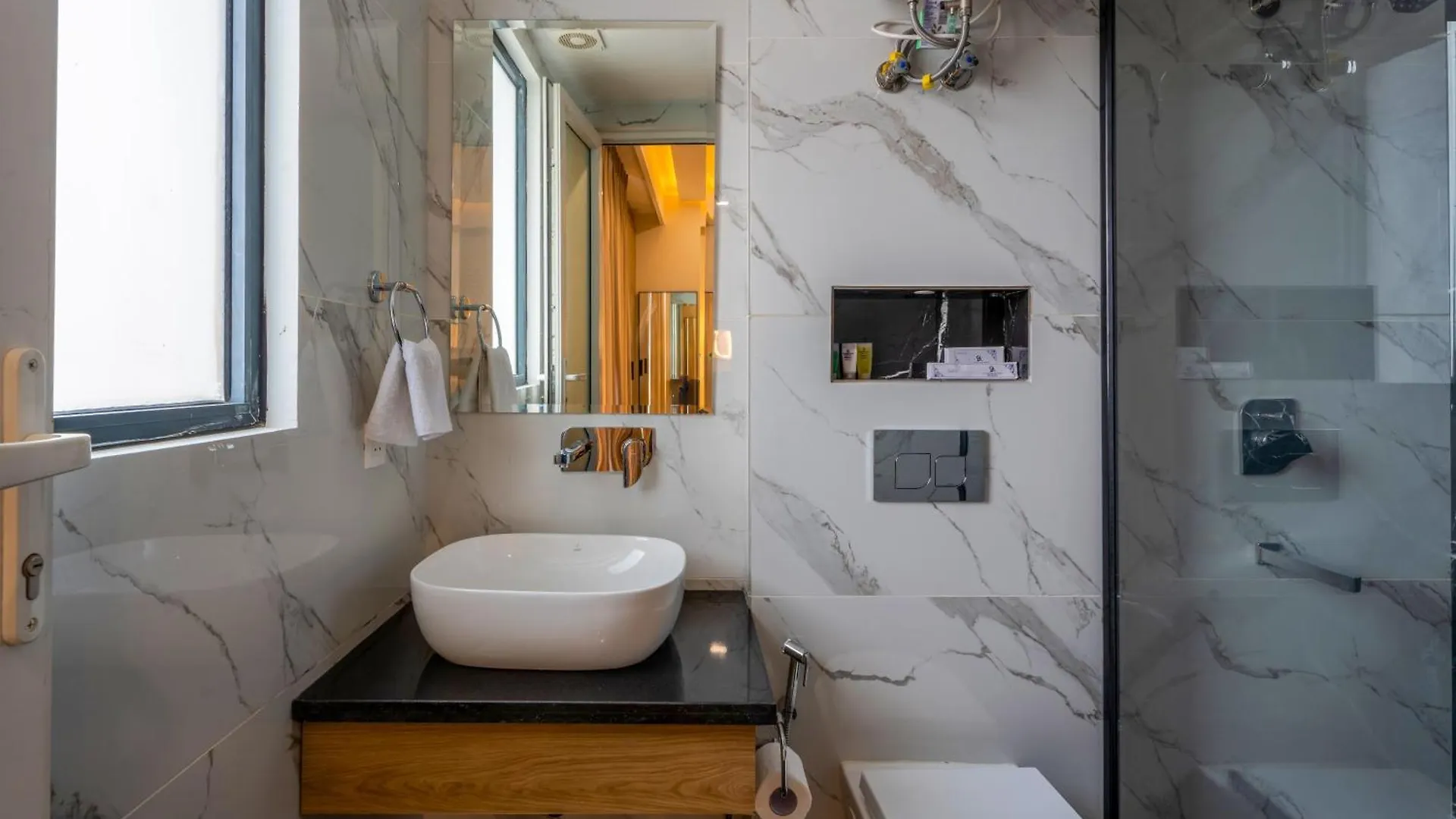 Elegent Studio On Golf Course Road @ Sterling Gurgáon Apartmán